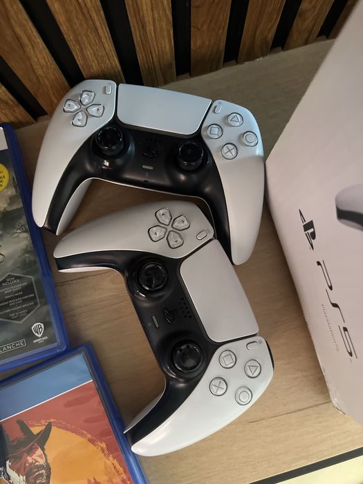 Продам PS-5 с подпиской игр