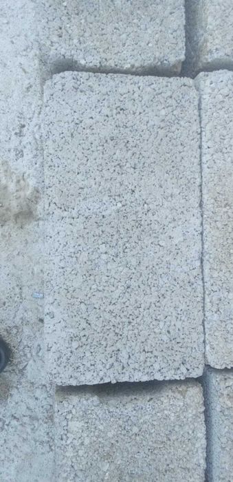 Vând 2.000 de bolțari