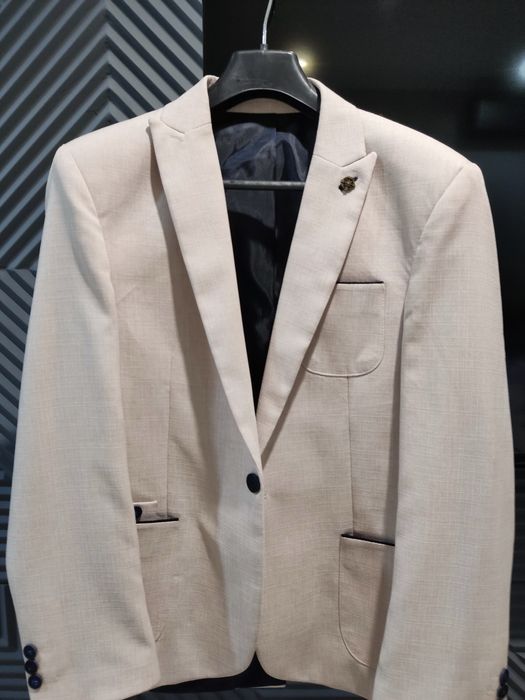 Продам костюм в комплекте