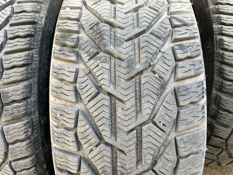 Зимни гуми 215 на 40 17
