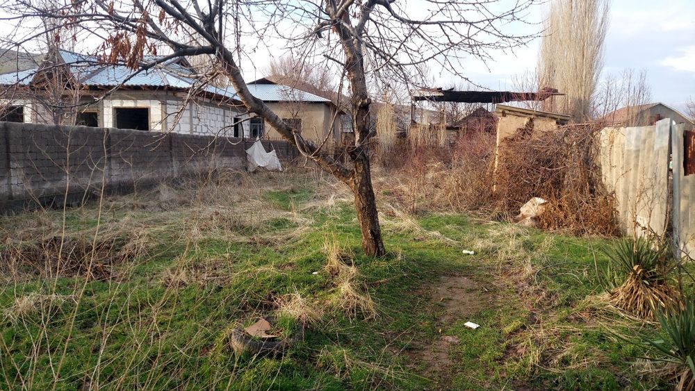 Чирчик Азадбаш 6-сотих ер хисобида сотилади