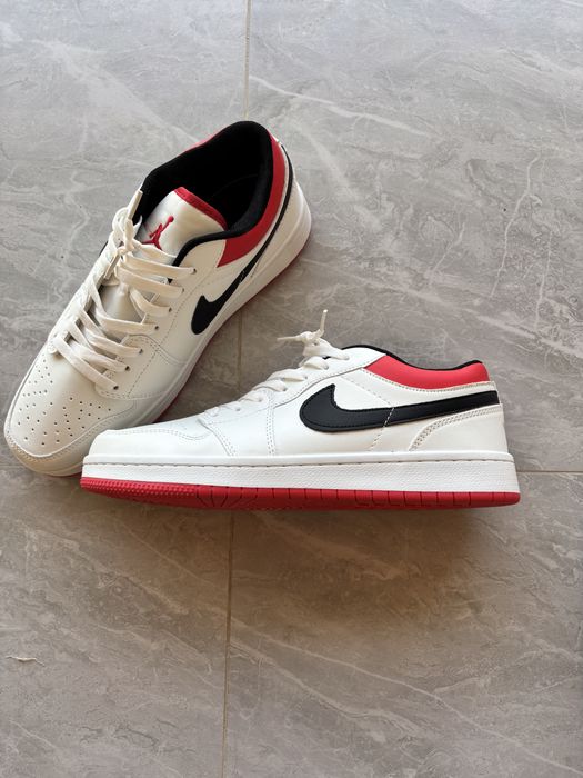 Белые кроссовки Nike Jordan 1