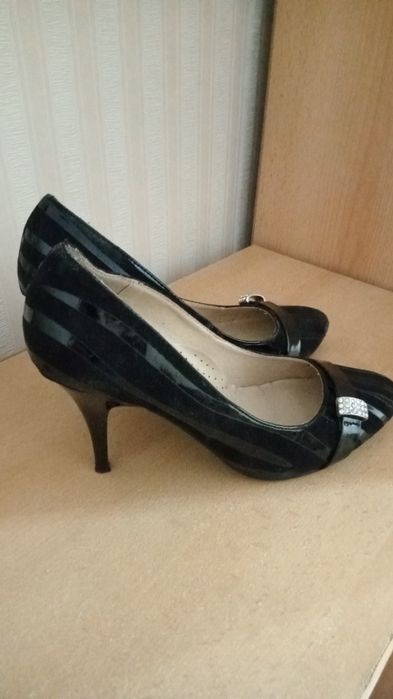 Продам туфли женские