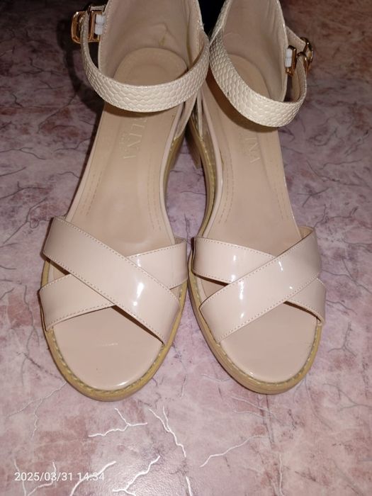 Сандалии женская