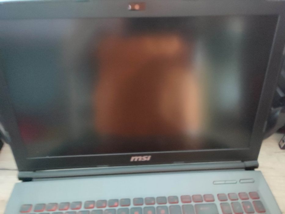 продавам лаптоп msi gv62 8rc за части