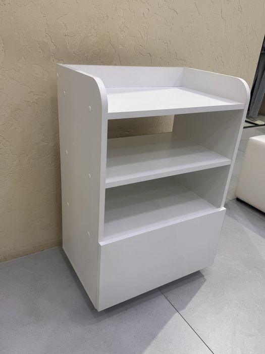 Косметологическая тумба на колесах