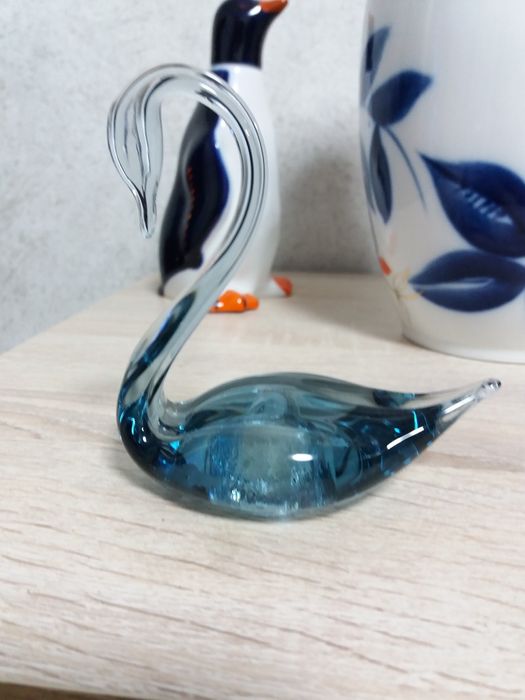 Статуэтки разные (фарфор, стекло).