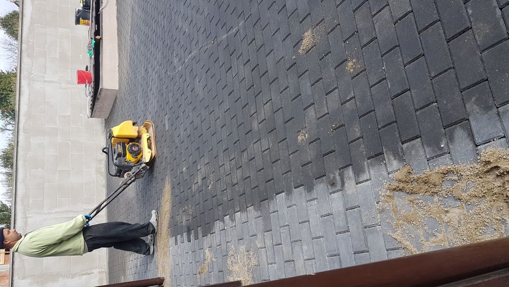 Inchiriez placa compactoare, placa vibranta, vibrator beton 4m