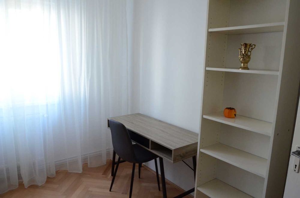 Închiriez cameră in apartament 4 camere pentru o fată (studentă / elevă)