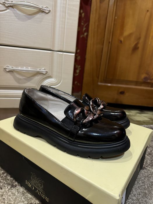 Продается туфли лоферы