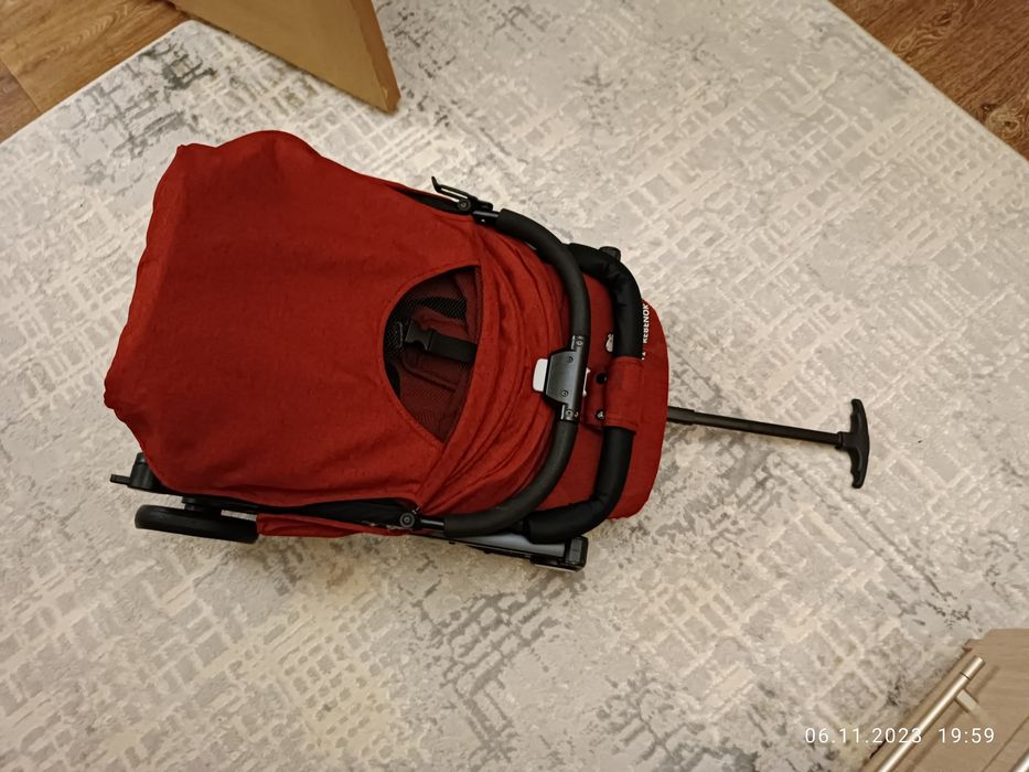 Коляска детская,цвет бордо