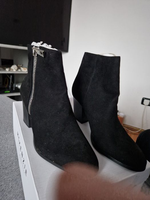 Ghete  dama noi  Anglia.