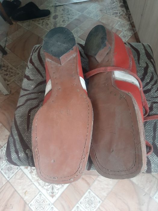 Продам новые ботинки