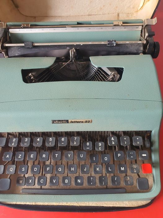Masina de scris OLIVETTI LETTERA 32