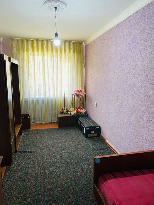 Аренда квартира Чирчик 2 хонали узимники 200 $ 2-этаж Актябрь бозор