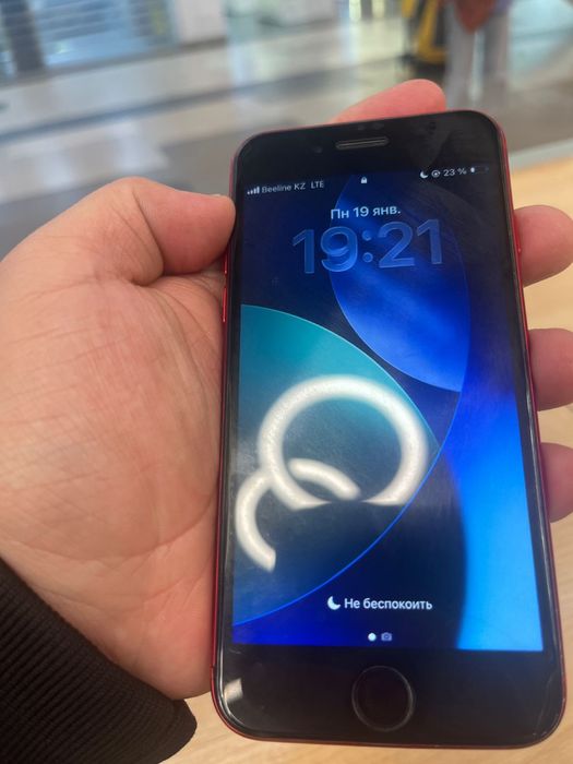 Айфон SE2020  обмен на айфон 11 + доплачу