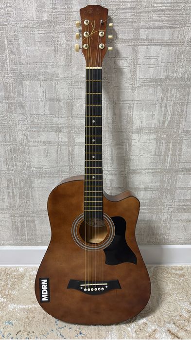 Гитара на 10.000тг