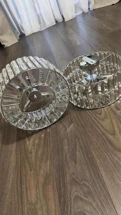 2 candelabre, in stare foarte buna