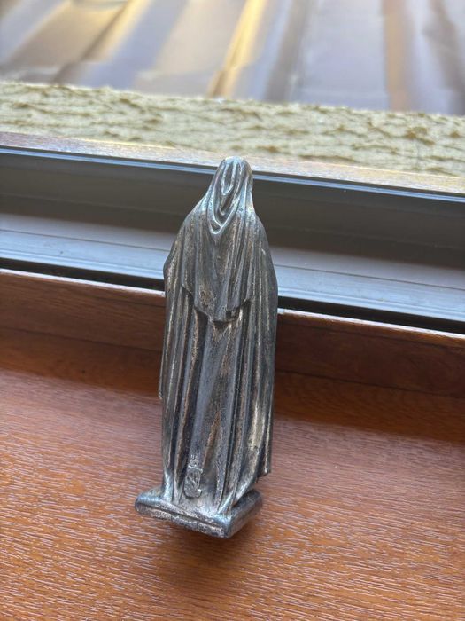 Superbă statuetă foarte veche cu Sf.Tereza sau Sf.Rita/din metal masiv/h=12cm/preț fix.