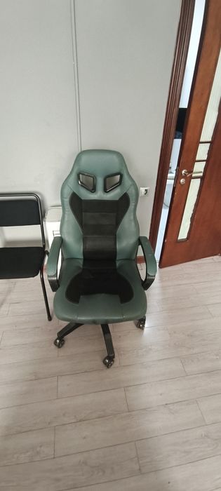 Продам стулья игровые