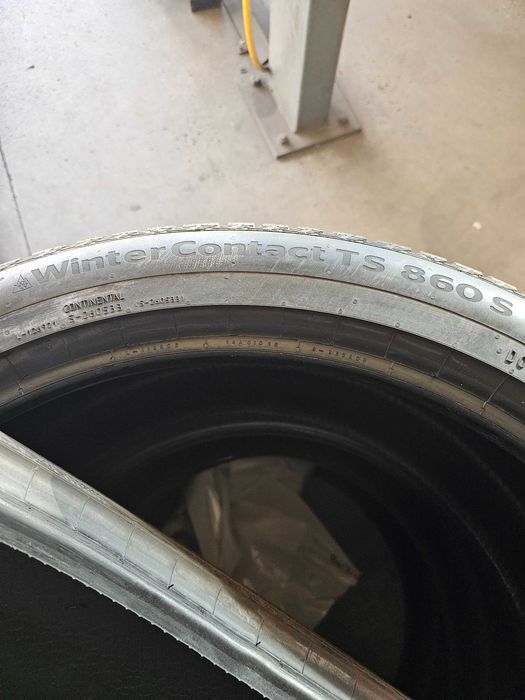 275/40R22 Continental