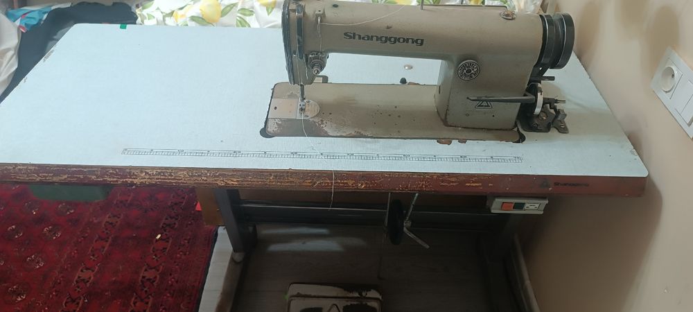 Продаётся швейная машинка