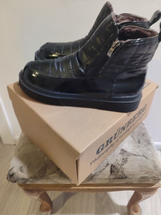 Продам зимние ботинки женские