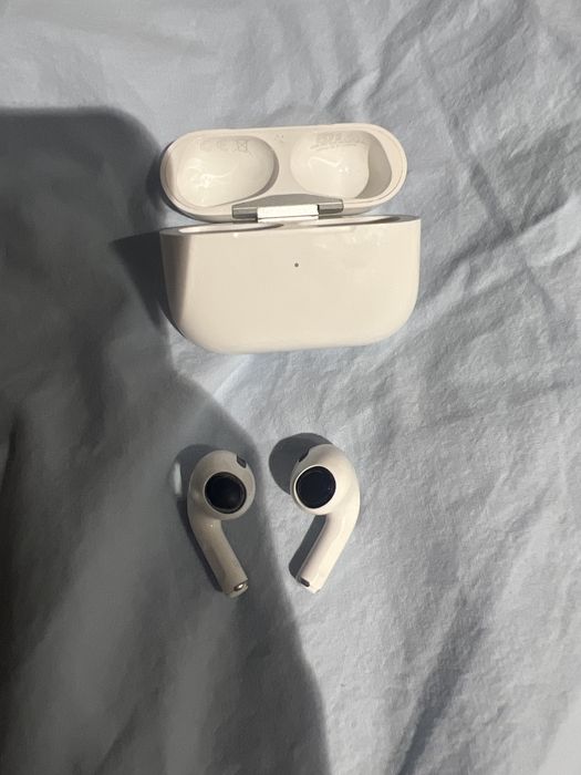 Продаю AirPods 1 Pro