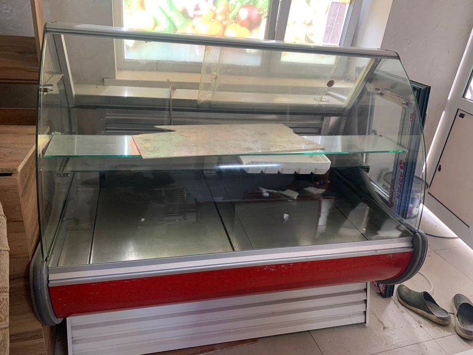 Продам ветринный холодильник