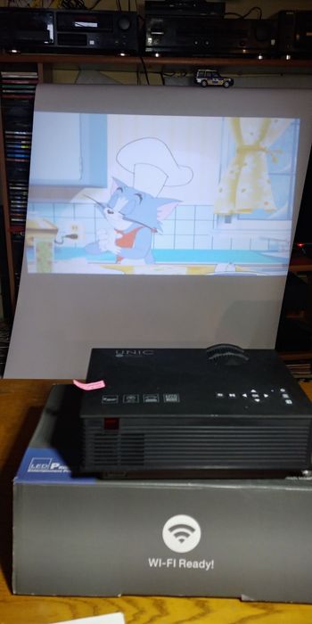 videoproiector UNIC lampa LED