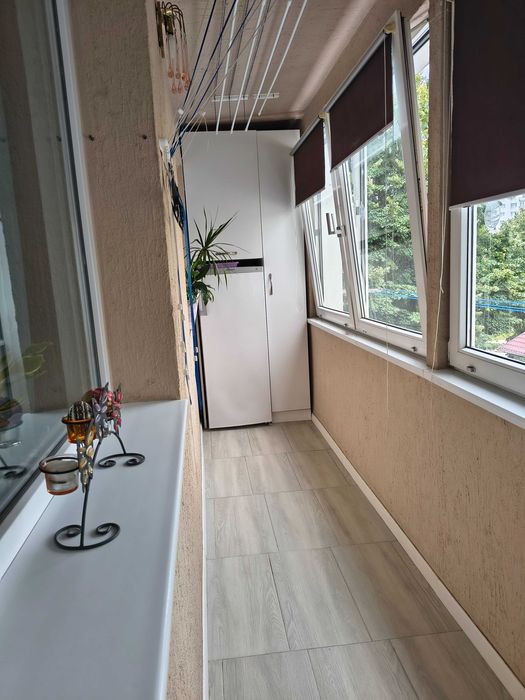 Apartament 3 camere semidecomandat