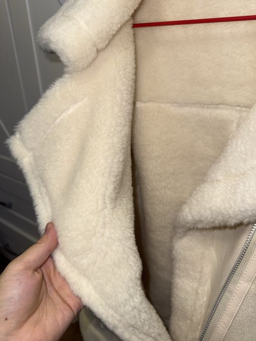 Продам теплую бежевую куртку