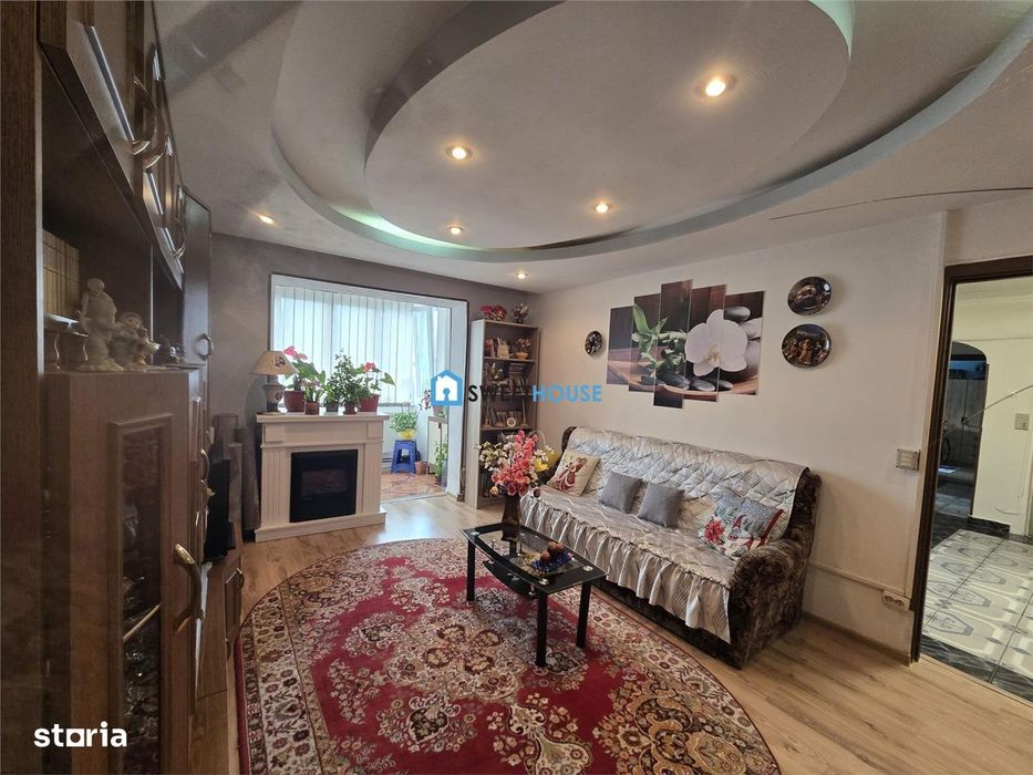 Apartament cu patru camere zona 1 decembrie
