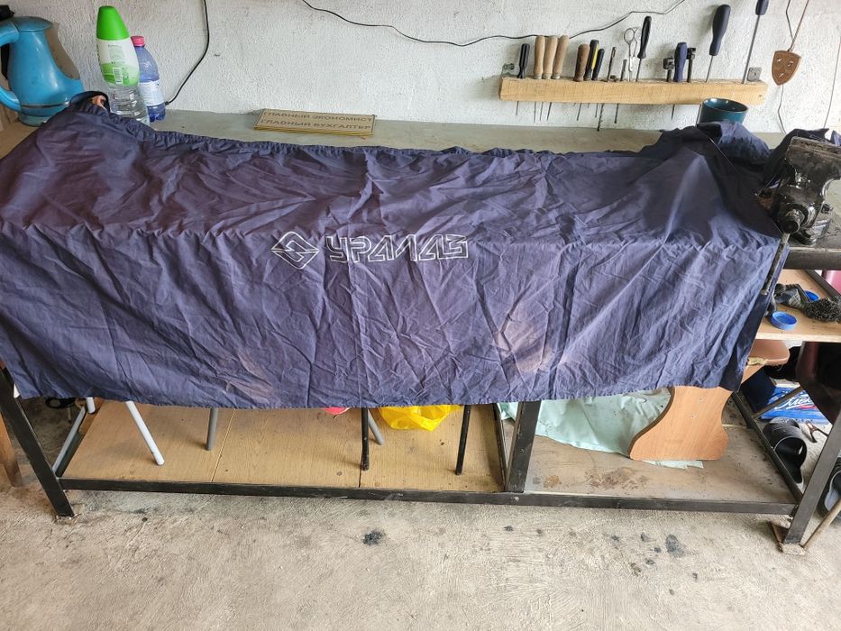 Продам шторка на универсал продам