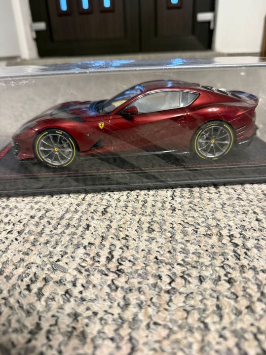 Macheta 1:18 Ferrari 812 Competizione Rosso Fiorano Noua