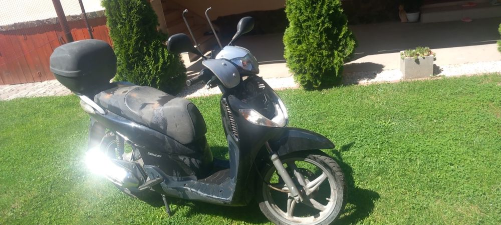 Vând Honda sh 150cm!