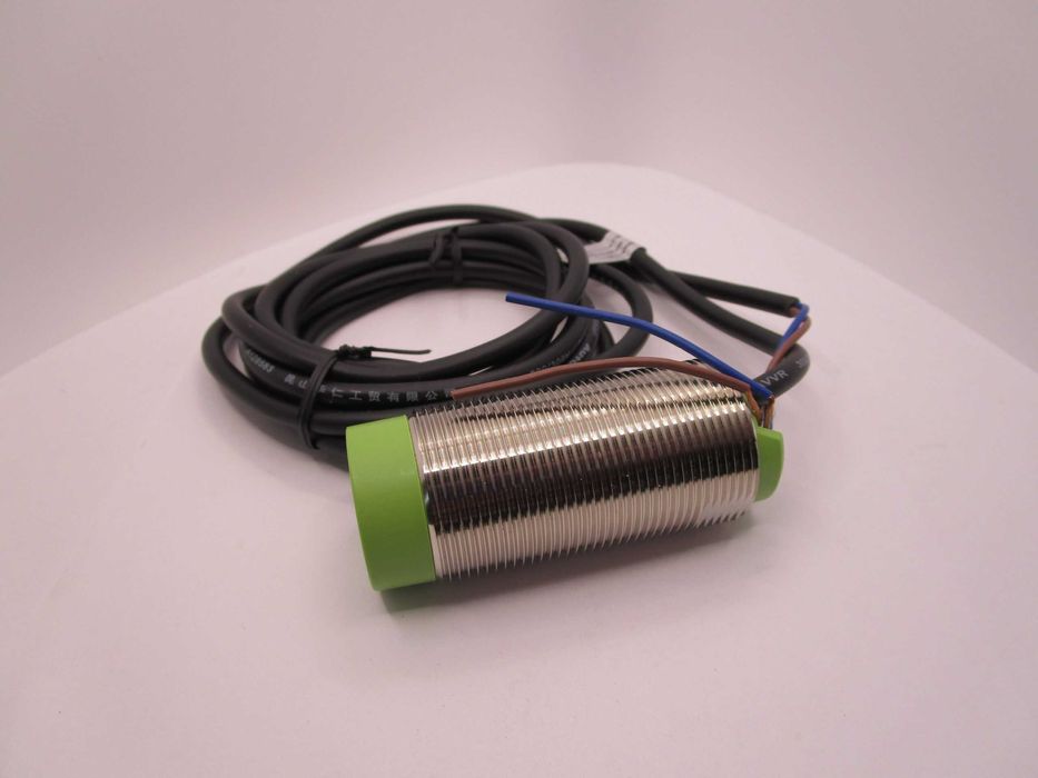 Емкостной датчик E2K-X15ME1 и CR30-15DN.