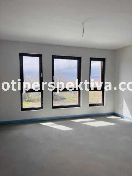 реф.19385 Чисто нова къща, две паркоместа-Коматевско шосе!