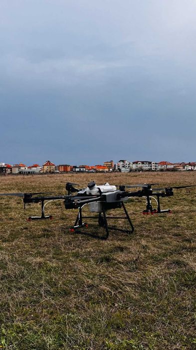 DJI Agras T30 Combo с 3 батерии, зарядно, форсунки, кит за дървета