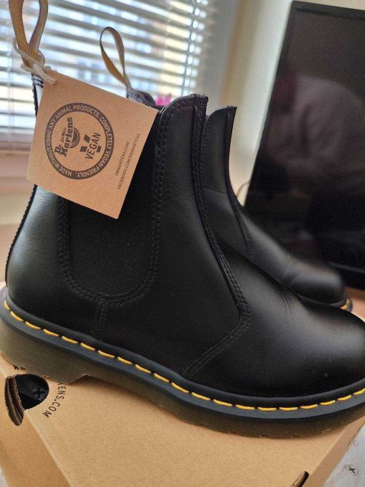 Продавам есенно-зимни боти Dr. Martens – размер 38– ТОП цена 110 лв.