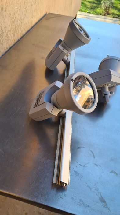 Lămpi cu adaptor pentru halogen.