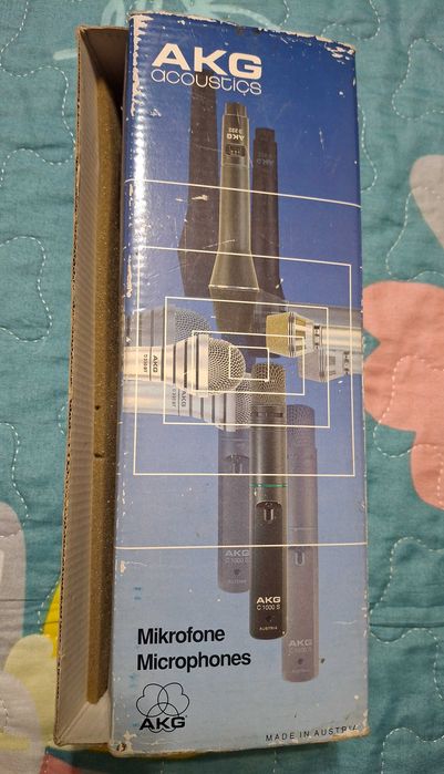 Продам микрофон в коробке