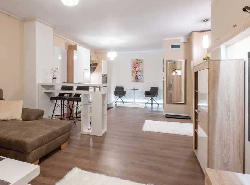 Дава се под наем Тристаен апартамент в Пловдив, Христо Смирненски - 85 кв.м за 265.2 € - Снимка #2