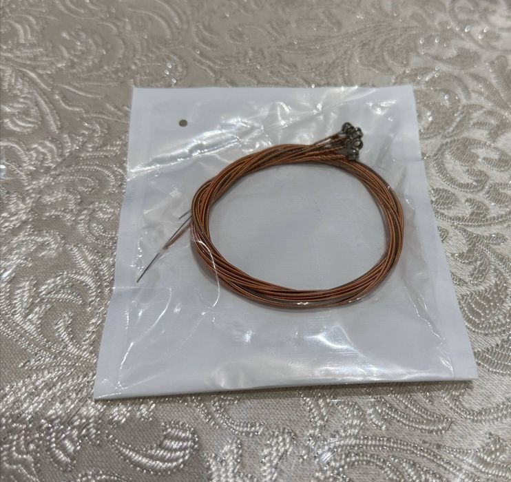 обычная стандартная гитара