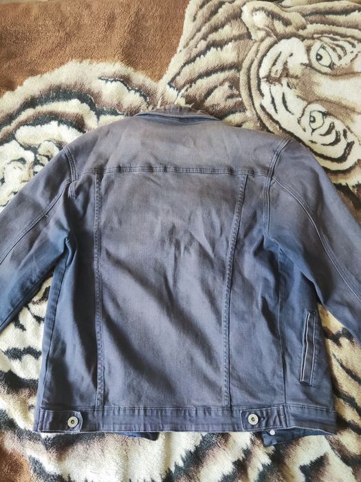 Продам мужскую джинсовку.