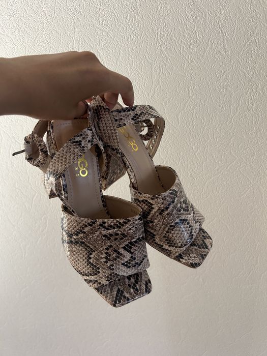 Босоножки новые летние