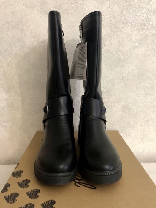 Новые. Стильные весенние сапоги