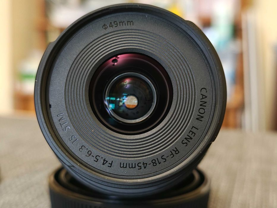 Продавам обектив Canon RF-S 18-45 IS STM