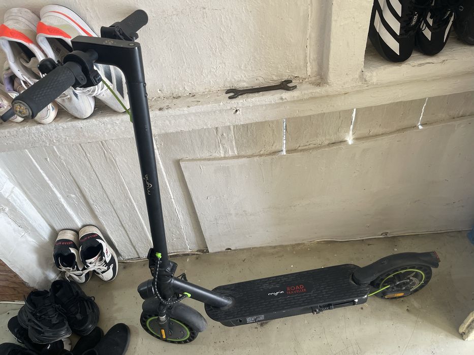 Vând trotineta eletrica Myria