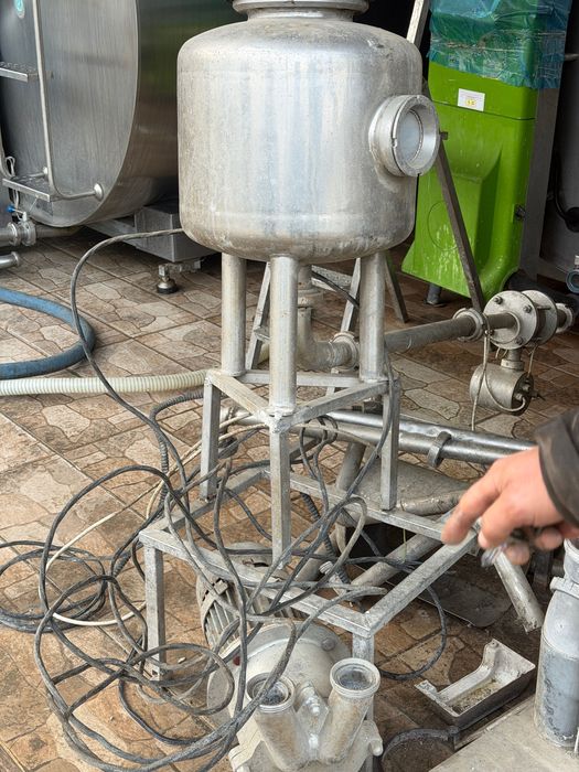 Брояч за мляко с помпа